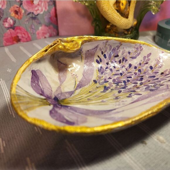 DECOUPAGE CLAM SHELL DECOUPAGE PURPLE FLOWERS WITH RIBBON TRINKET DISH - Picture 5 of 10